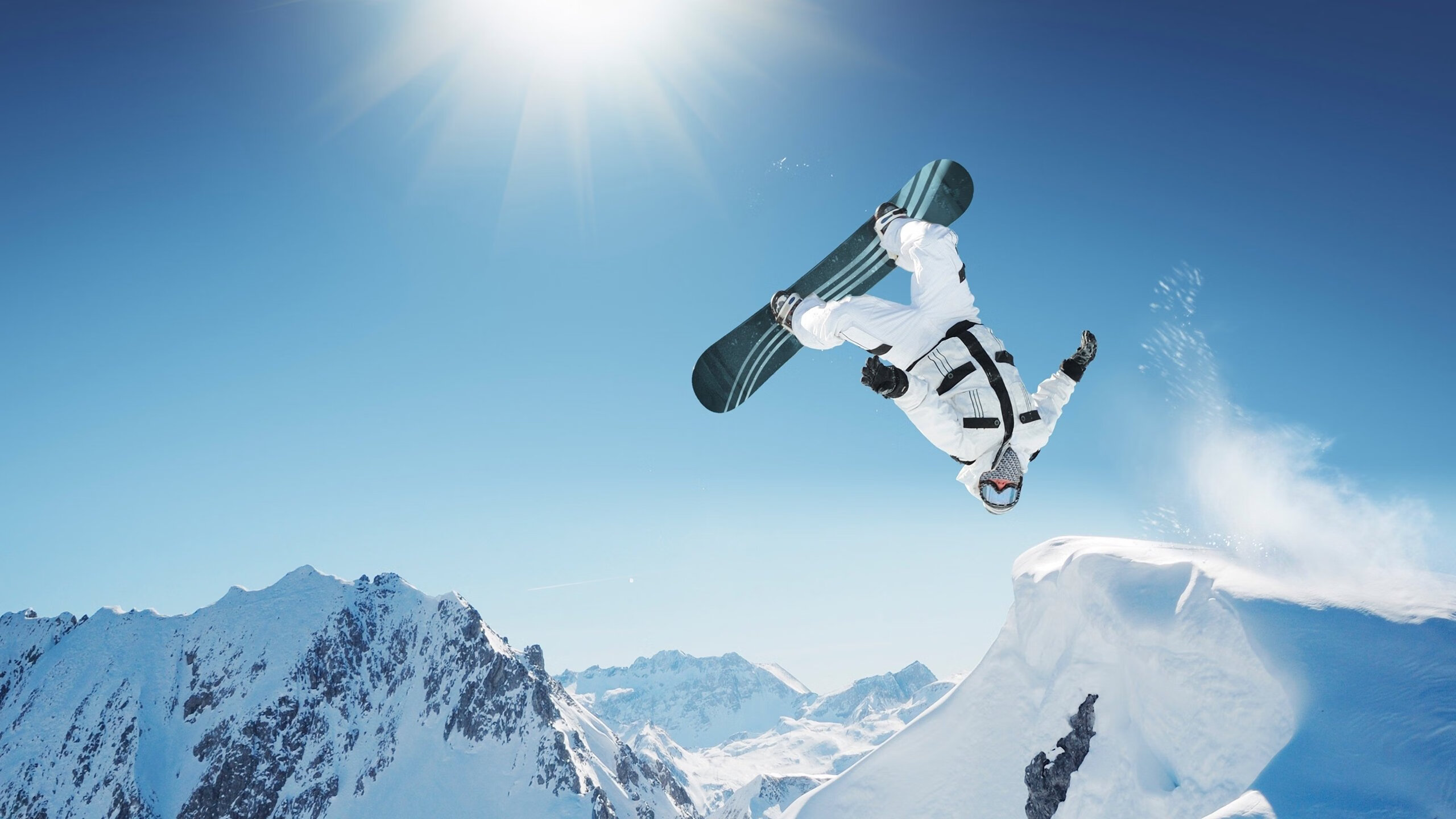 开云网址入口-传奇骑手列车表演，骑术展示精彩纷呈，骑士骑车视频